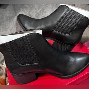 Dunes Black Chelsea Ankle Boots – Women’s 9 1/2